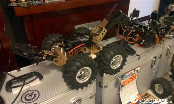 仿蝎型4WD越野轮式移动机器人